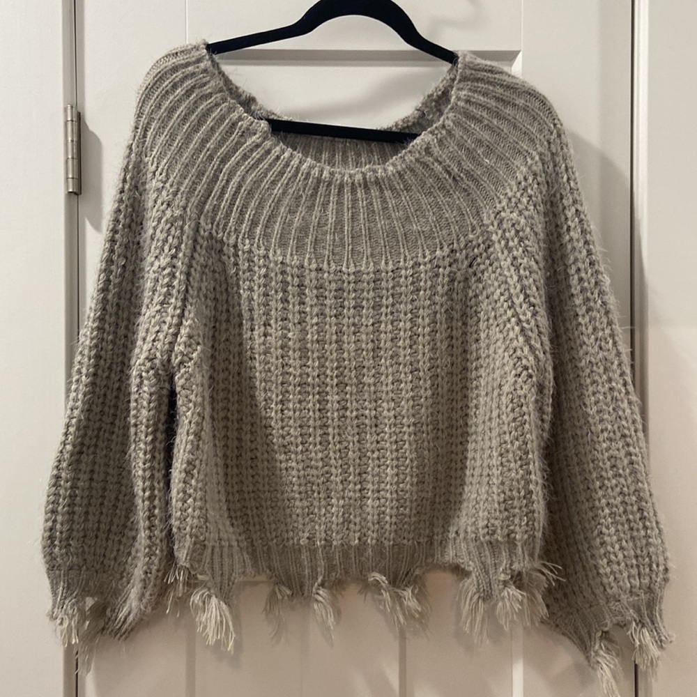 BaeVely distressed frayed taupe cropped sweater 💕 women's medium